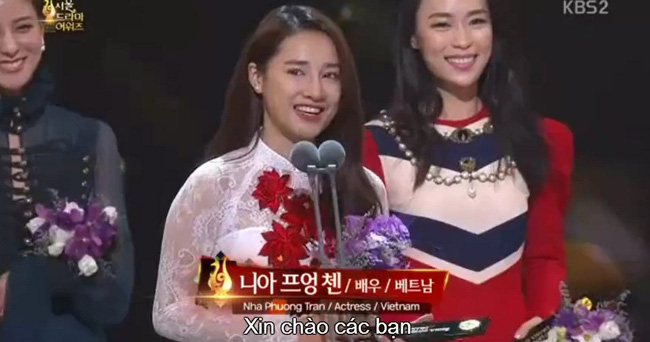Từng có nữ diễn viên Việt mang áo dài càn quét lễ trao giải hàng đầu Hàn Quốc, còn ẵm giải khủng khiến ai nấy nở mũi tự hào - Ảnh 7.