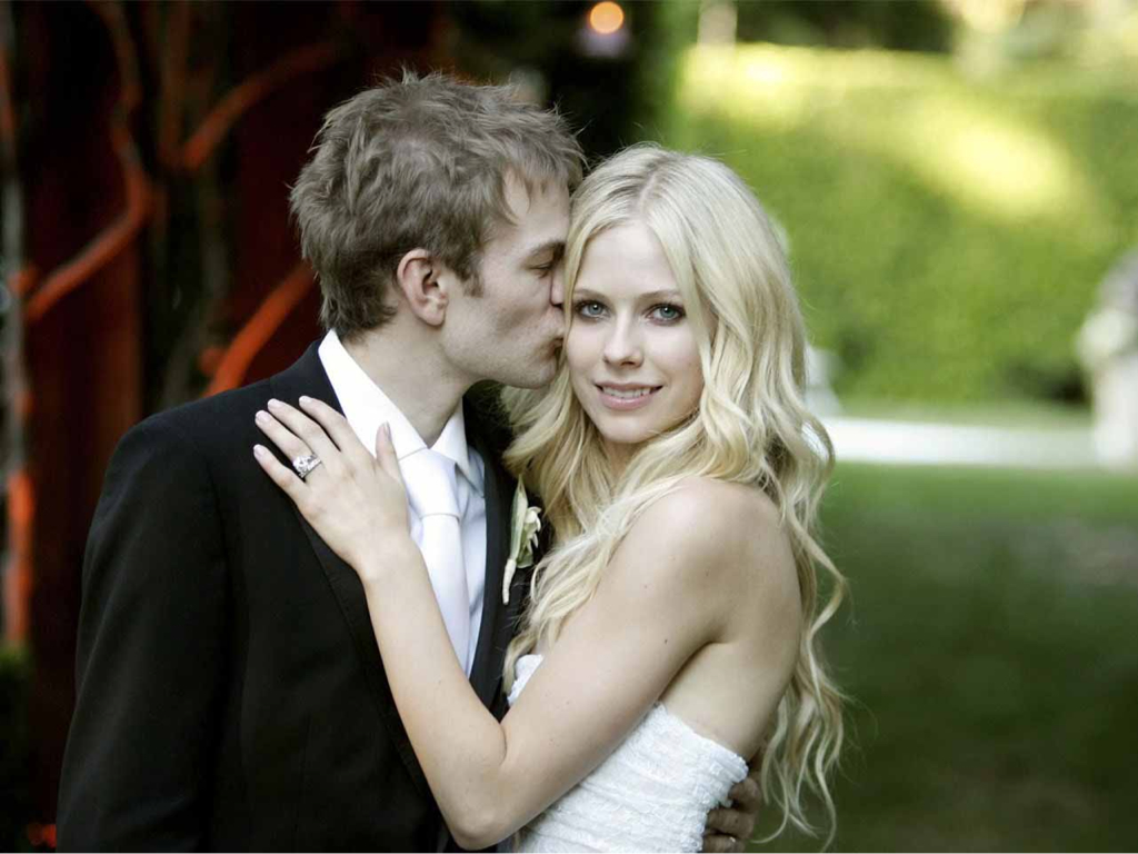 The Vampire Princess of the Music Village: Marriages are constantly broken, sick, and rumors of young death have to be used as substitutes - Photo 5.