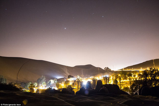 A unique magical oasis in the world: Lying in the middle of a barren desert, you will be truly surprised at night - Photo 4. A unique magical oasis in the world: Lying in the middle of a barren desert, you will be truly surprised at night - Photo 4.