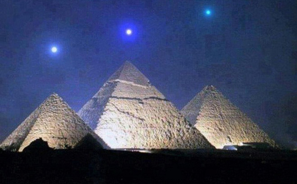Bí ẩn nghìn năm của 3 kim tự tháp thẳng hàng đến mức hoàn hảo ở Ai Cập đã được giải mã? - Ảnh 1.