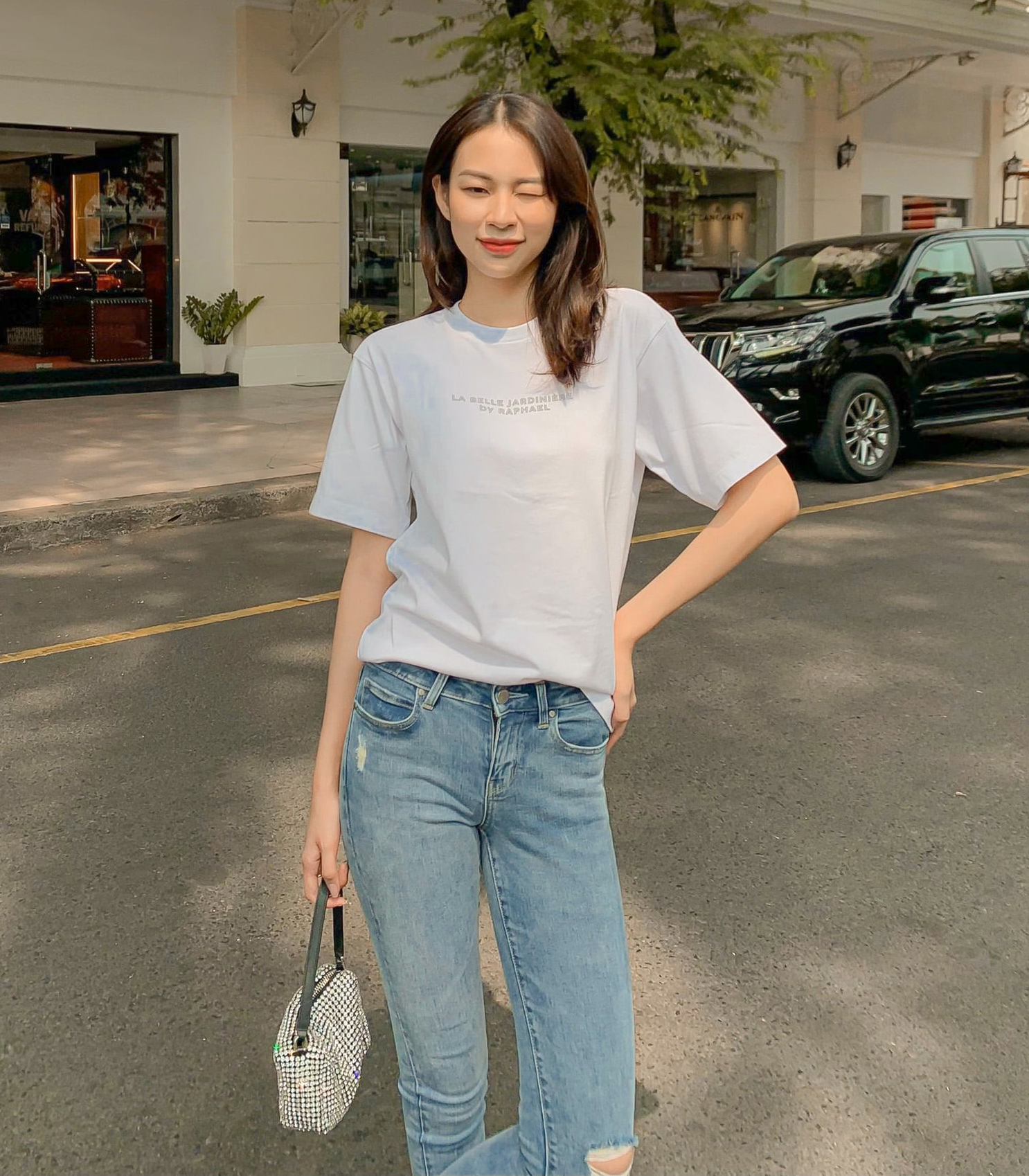 Không cần rườm rà, áo phông + quần jeans mới là chân ái mùa hè của mỹ nhân Việt, ai chưa có thì tậu ngay còn kịp - Ảnh 4.