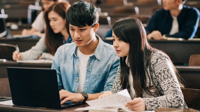 4 NGÀNH HỌC nghe tên RẤT KÊU nhưng ra trường lại khó kiếm việc: Học sinh phải cân nhắc thật kỹ trước khi nộp hồ sơ - Ảnh 3.