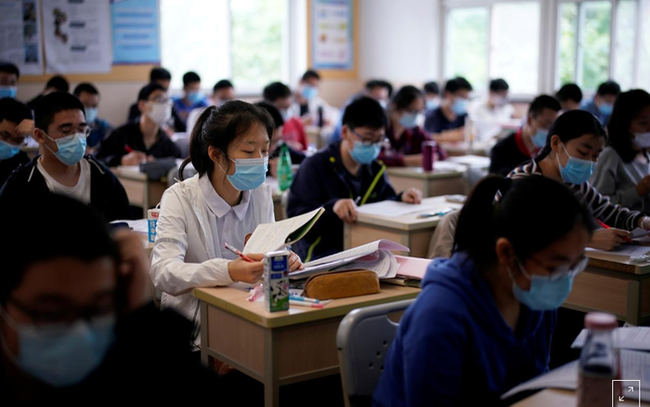 4 NGÀNH HỌC nghe tên RẤT KÊU nhưng ra trường lại khó kiếm việc: Học sinh phải cân nhắc thật kỹ trước khi nộp hồ sơ - Ảnh 1.