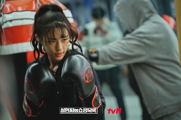 Không thể nhận ra idol gợi cảm xứ Hàn trong phim mới, dân tình bực mình vì tạo hình xấu quá đáng - Ảnh 4. Không thể nhận ra idol gợi cảm xứ Hàn trong phim mới, dân tình bực mình vì tạo hình xấu quá đáng - Ảnh 4.