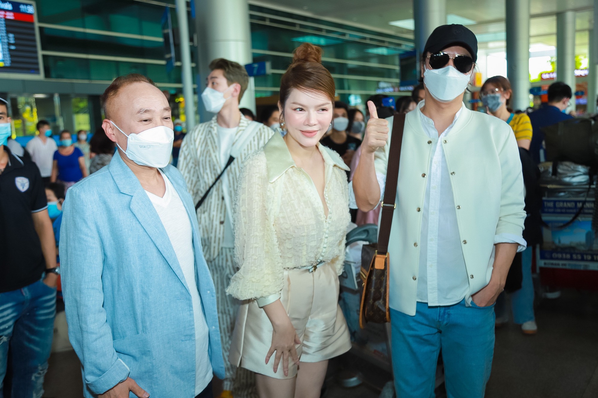 Glass Shoes actor Han Jae Suk came to Vietnam and held Ly Nha Ky's hand at the airport - Photo 3.