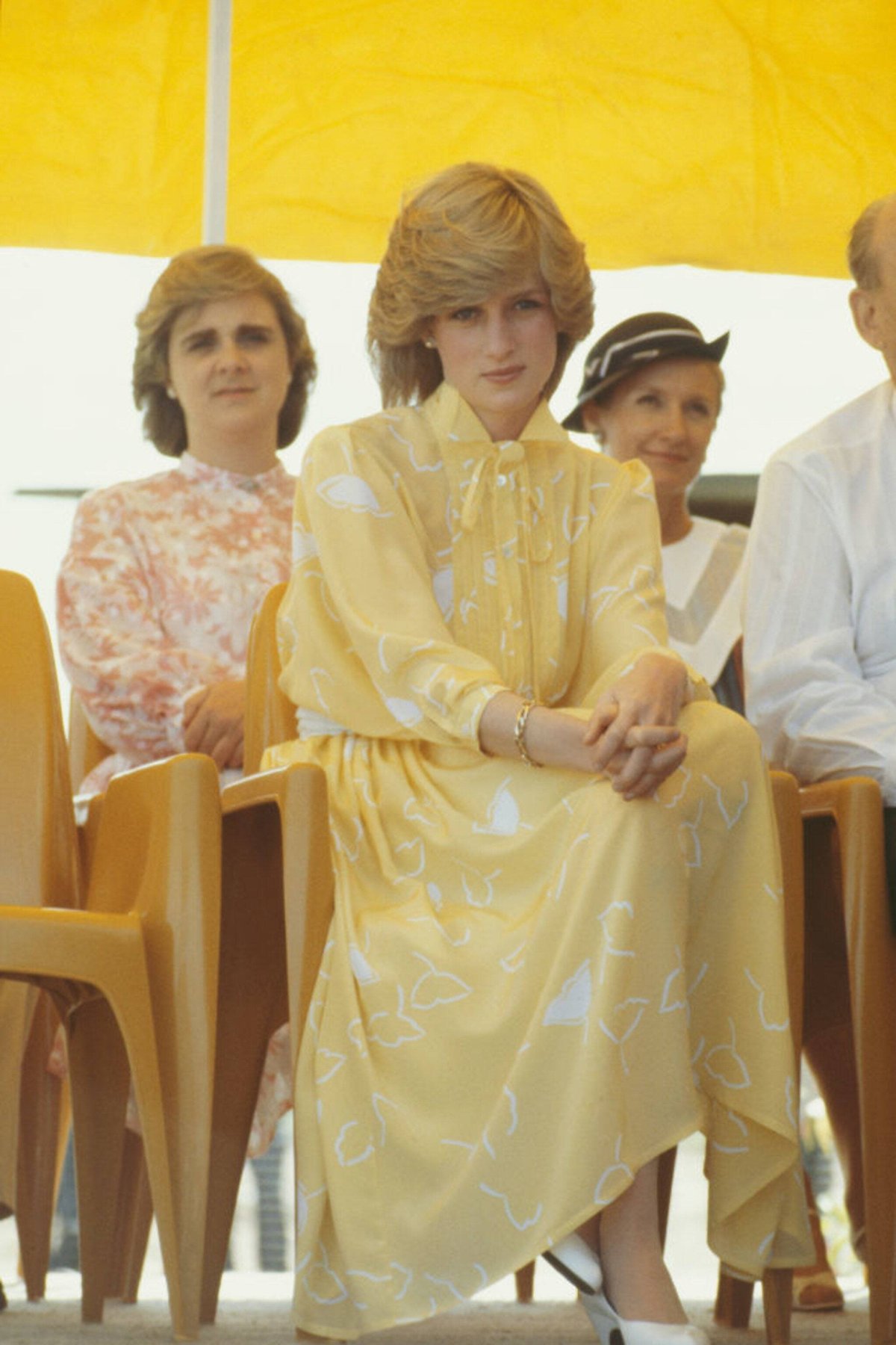 Pastel colors are very hot, but from a few decades ago, Princess Diana was beautifully dressed - Photo 12.