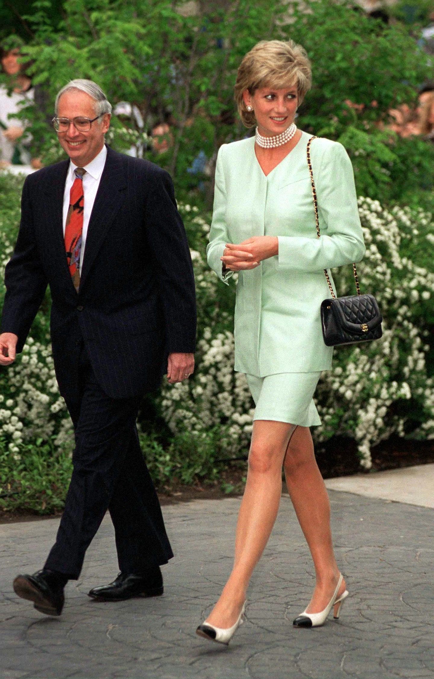 Pastel colors are very hot, but from a few decades ago, Princess Diana was beautifully dressed - Photo 15.