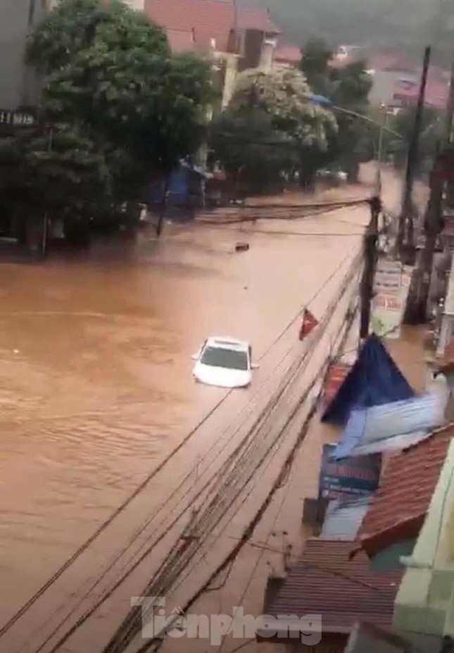Lạng Sơn: Ngập lụt, sạt lở đất ở nhiều nơi, một người tử vong - Ảnh 5.