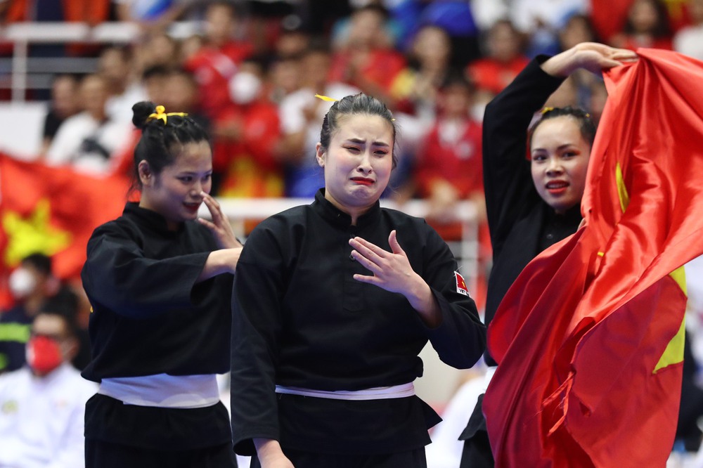 Breaking through quickly, the Vietnamese team surpassed Malaysia to take the top spot in the SEA Games medal chart - Photo 2.