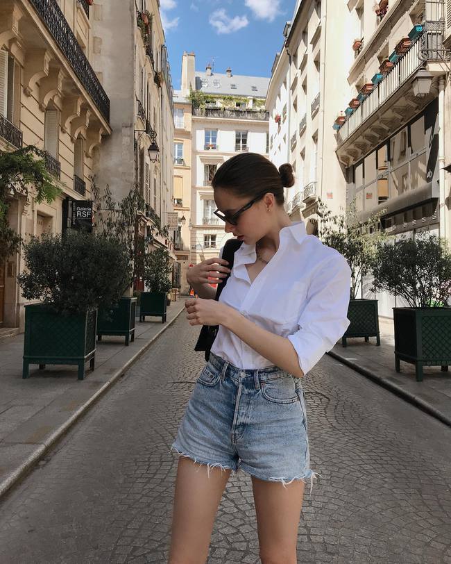 Shorts are very dusty, but French women dress up very luxuriously - Photo 12.