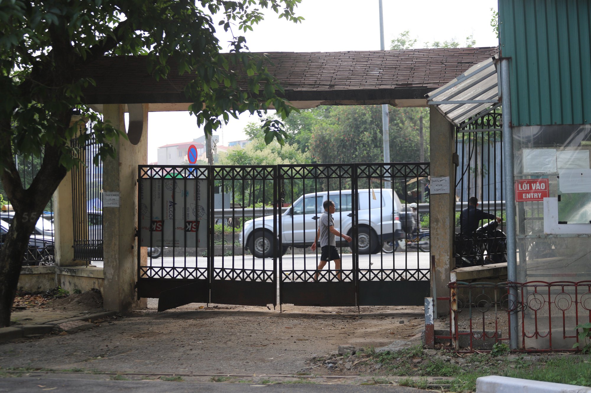 Nghịch lý thu phí quần dài nhưng lại miễn phí quần đùi, đại diện Công viên Thống Nhất lên tiếng - Ảnh 1. Nghịch lý thu phí quần dài nhưng lại miễn phí quần đùi, đại diện Công viên Thống Nhất lên tiếng - Ảnh 1.