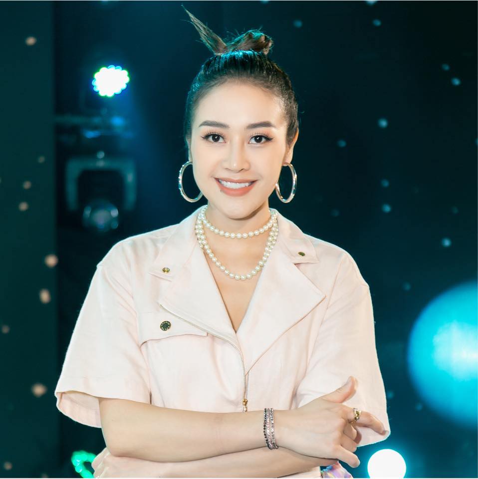 The female MC in charge of the opening ceremony of the 31st SEA Games: Belonging to television since kindergarten, is the sworn sister of singer Tuan Hung - Photo 1.