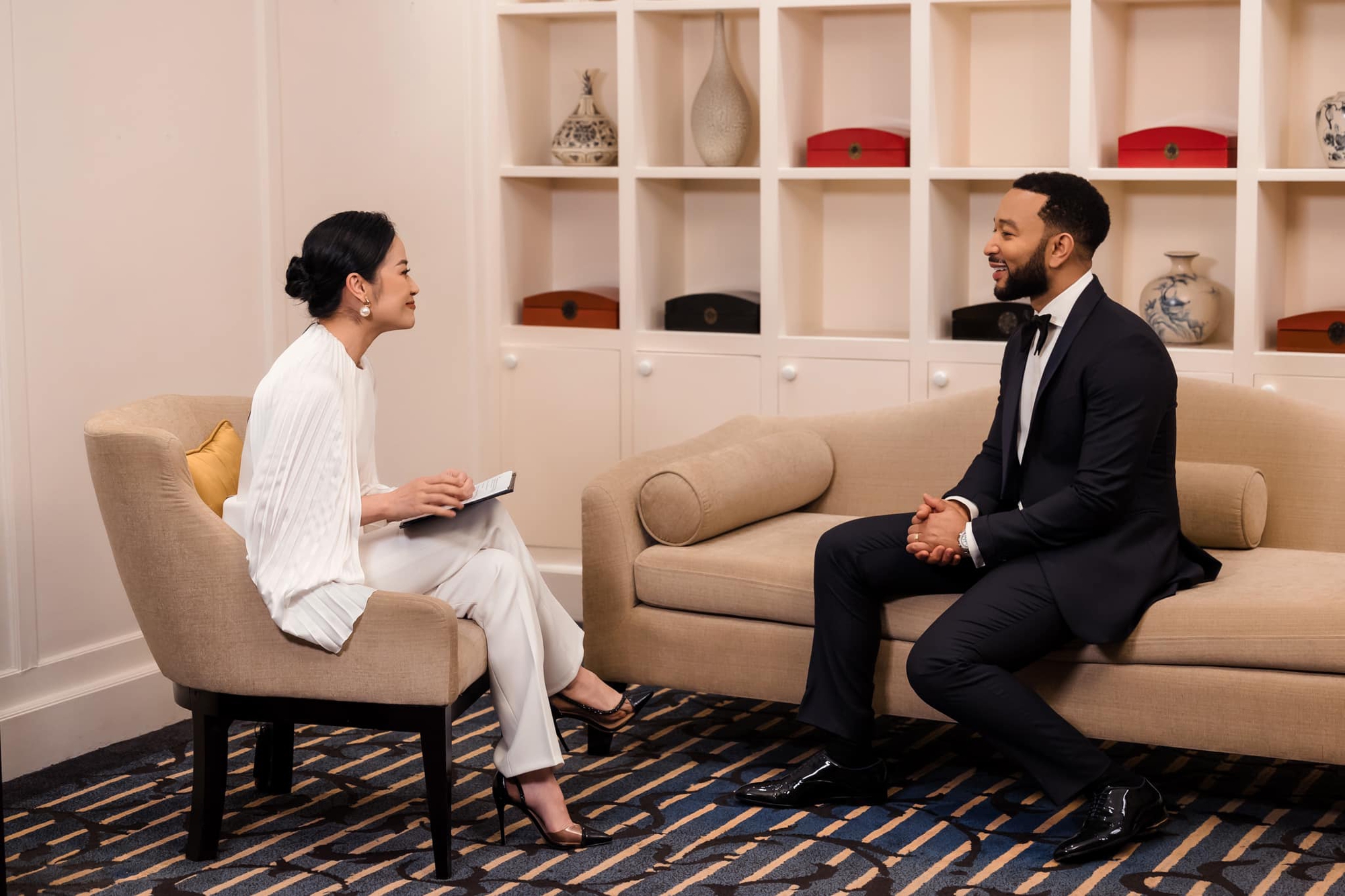 Nữ MC cầm trịch lễ khai mạc SEA Games 31: B&eacute;n duy&ecirc;n với truyền h&igrave;nh từ hồi mẫu gi&aacute;o, l&agrave; em g&aacute;i kết nghĩa của ca sĩ Tuấn Hưng - Ảnh 4.