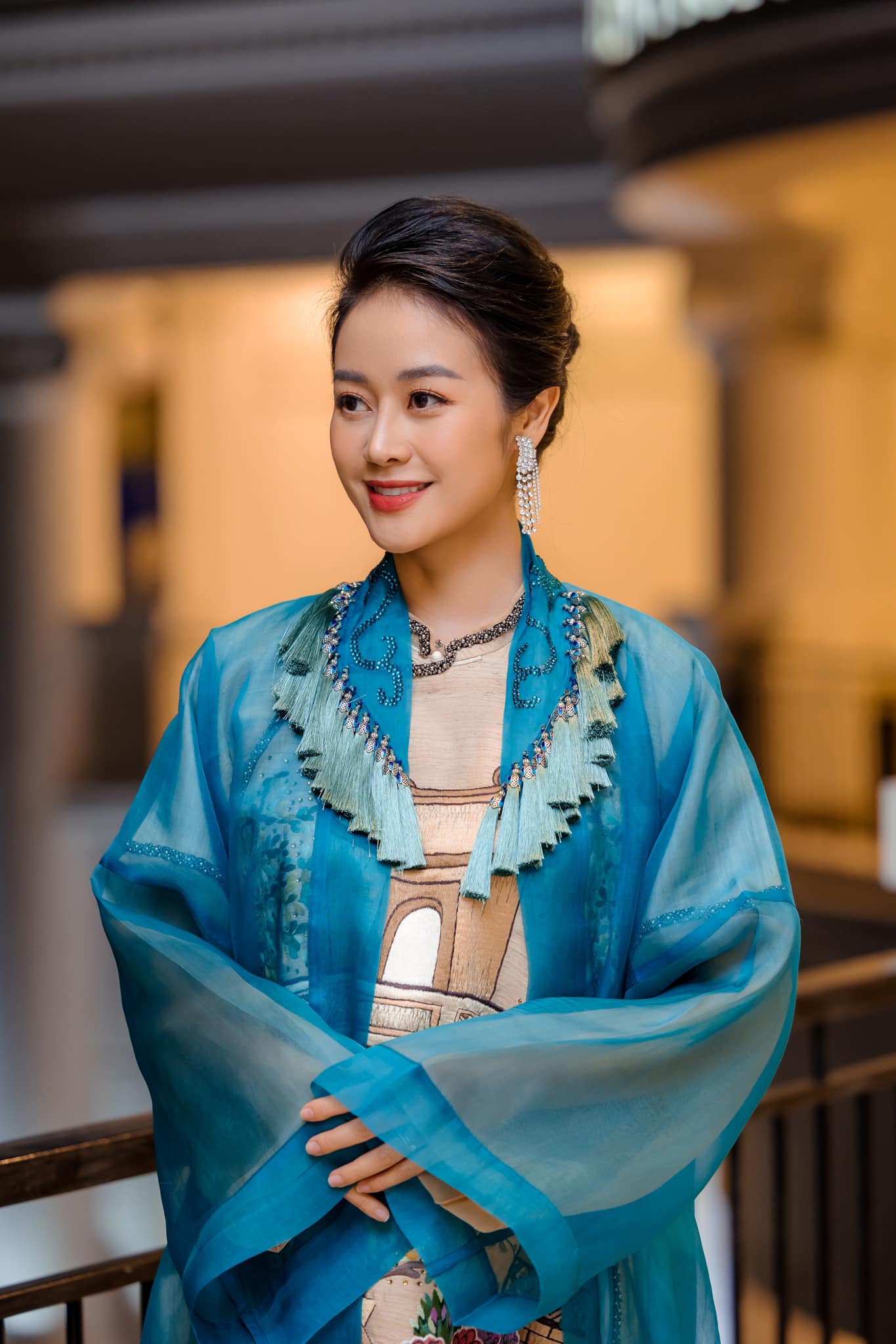The female MC in charge of the opening ceremony of the 31st SEA Games: Belonging to television since kindergarten, is the sworn sister of singer Tuan Hung - Photo 2.