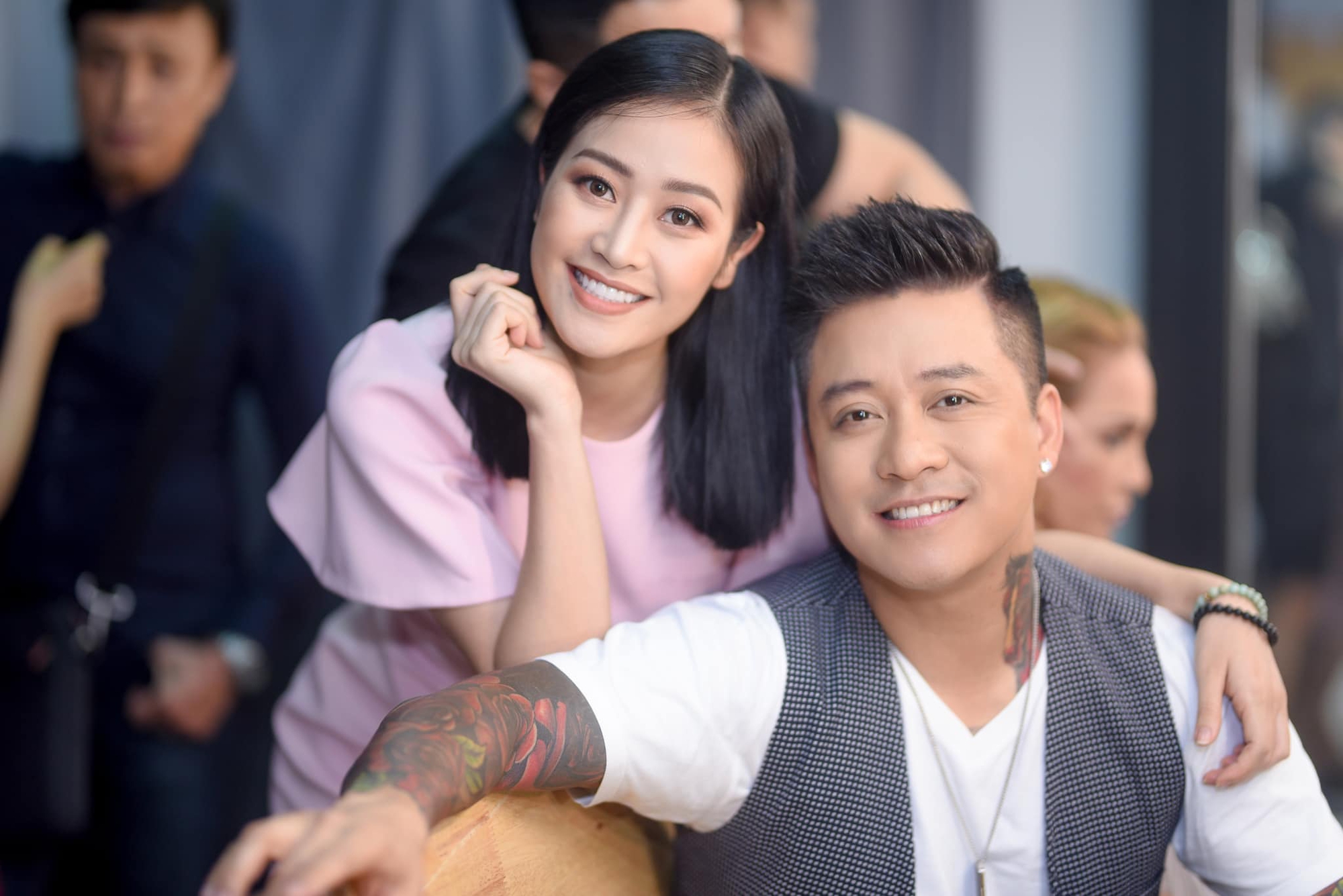 Nữ MC cầm trịch lễ khai mạc SEA Games 31: B&eacute;n duy&ecirc;n với truyền h&igrave;nh từ hồi mẫu gi&aacute;o, l&agrave; em g&aacute;i kết nghĩa của ca sĩ Tuấn Hưng - Ảnh 5.