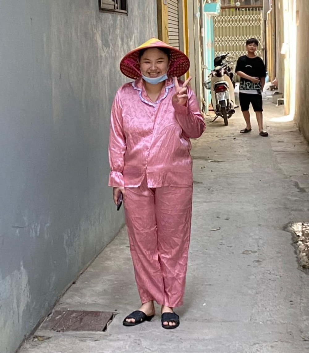 Có bầu nặng 90kg đi không nổi, đẻ xong mẹ bỉm sữa giảm liền 34kg, trẻ đẹp ngỡ ngàng - Ảnh 2. Có bầu nặng 90kg đi không nổi, đẻ xong mẹ bỉm sữa giảm liền 34kg, trẻ đẹp ngỡ ngàng - Ảnh 2.