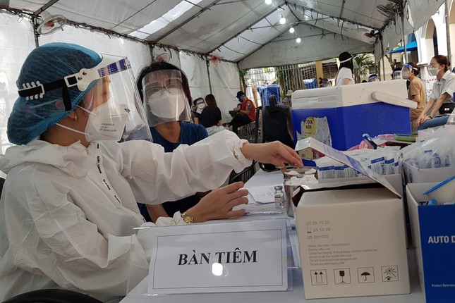 Ho Chi Minh City: Who will receive 4 doses of COVID-19 vaccine?  - Photo 1.