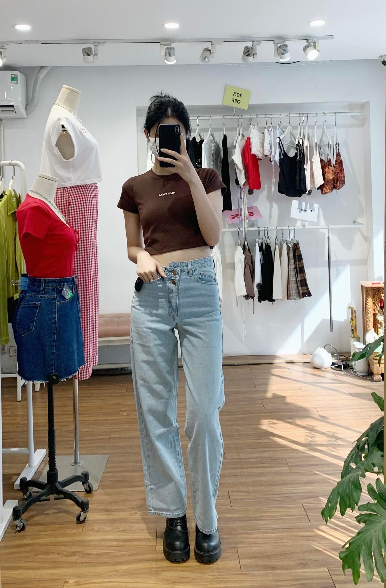 Visiting shops selling jeans in Hanoi, I gathered 10 models worth buying: Just pulled my leg and cheated on my super top 3 - Photo 9. Visiting shops selling jeans in Hanoi, I gathered 10 models worth buying: Just pulled my leg and cheated on my super top 3 - Photo 9.