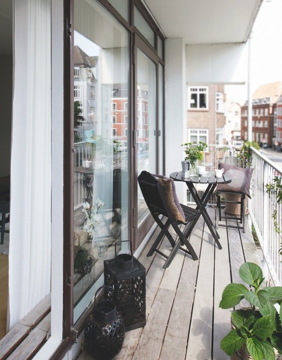 Turn a small balcony into a relaxing corner at home in Scandinavian style - Photo 12.