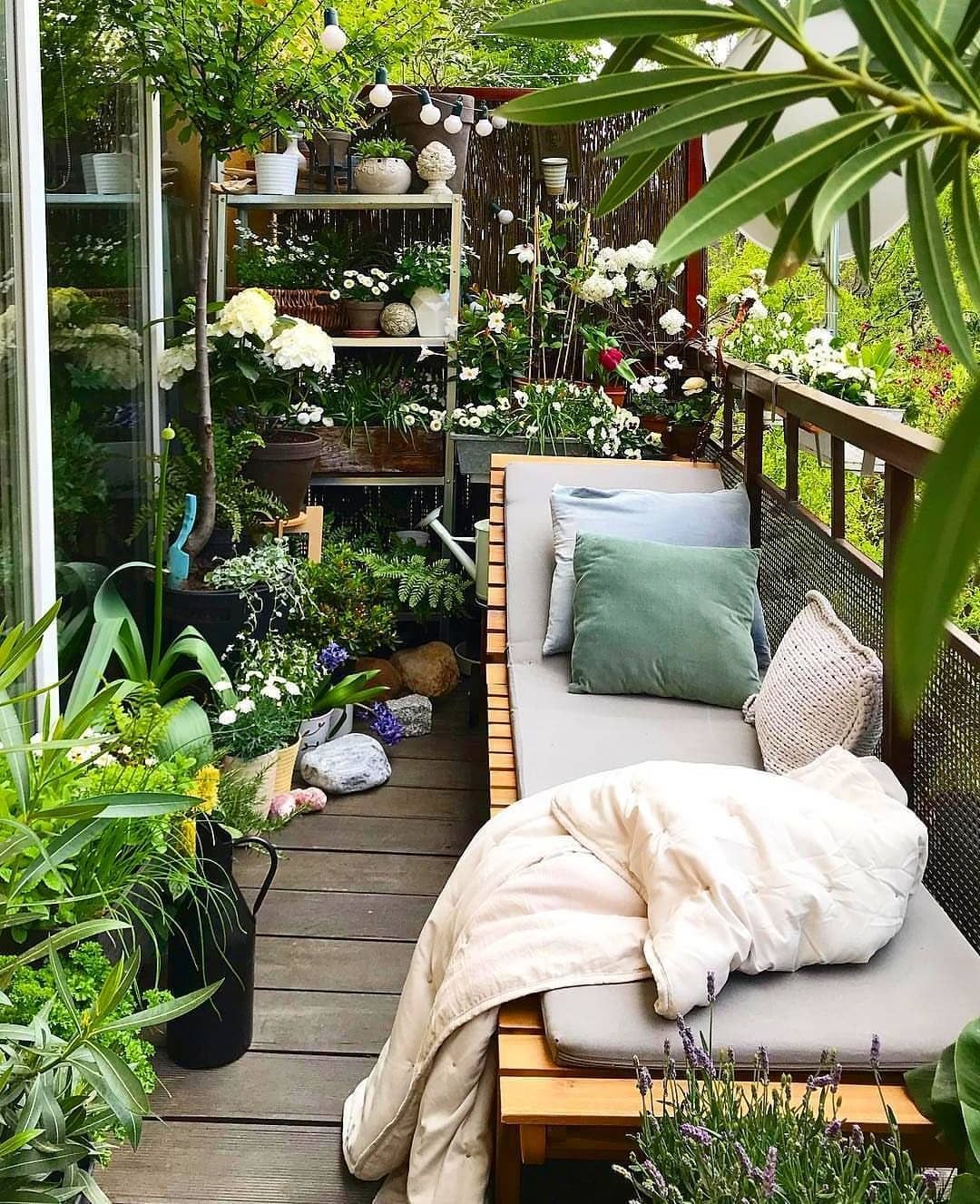 Turn a small balcony into a relaxing corner at home in Scandinavian style - Photo 13.