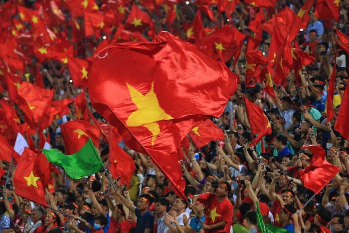 CĐV đội mưa 3 trận liền cổ vũ U23 Việt Nam - Ảnh 13.