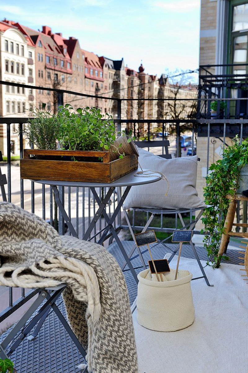 Turn a small balcony into a relaxing corner at home in Scandinavian style - Photo 3.