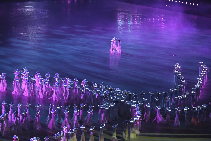 Rực rỡ sắc màu pháo hoa lễ khai mạc SEA Games 31 - Ảnh 6.