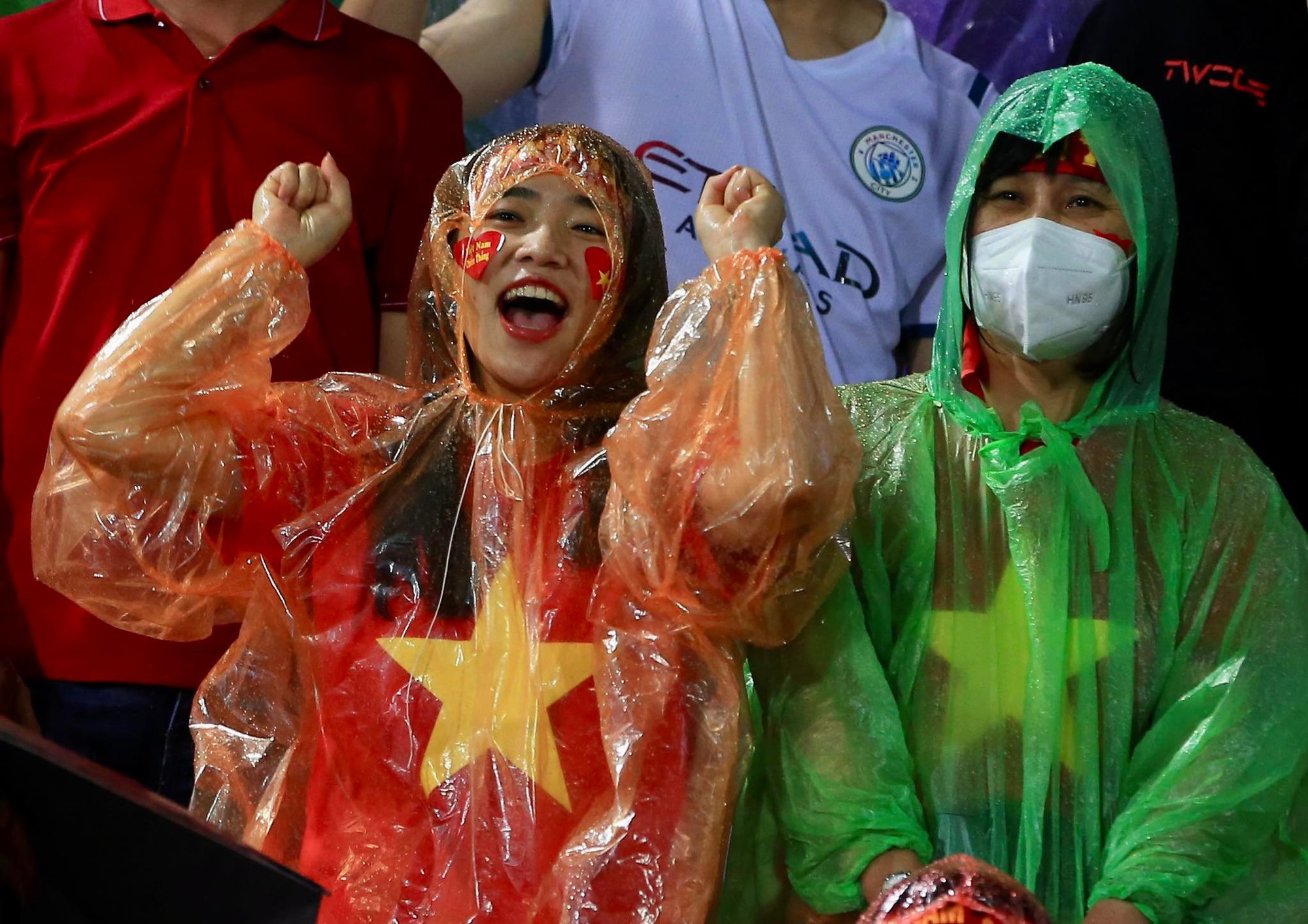 CĐV đội mưa 3 trận liền cổ vũ U23 Việt Nam - Ảnh 10.