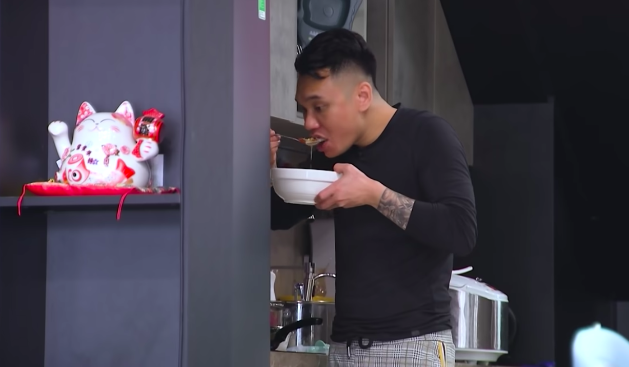 Khắc Việt chỉnh đốn con gái rượu, JustaTee lần đầu tự tắm cho con trai Mino - Ảnh 2. Khắc Việt chỉnh đốn con gái rượu, JustaTee lần đầu tự tắm cho con trai Mino - Ảnh 2.