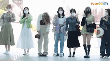 TWICE ai cũng mặc đẹp ra sân bay nhưng chiếm trọn spotlight thì chỉ có mỹ nhân này - Ảnh 1.