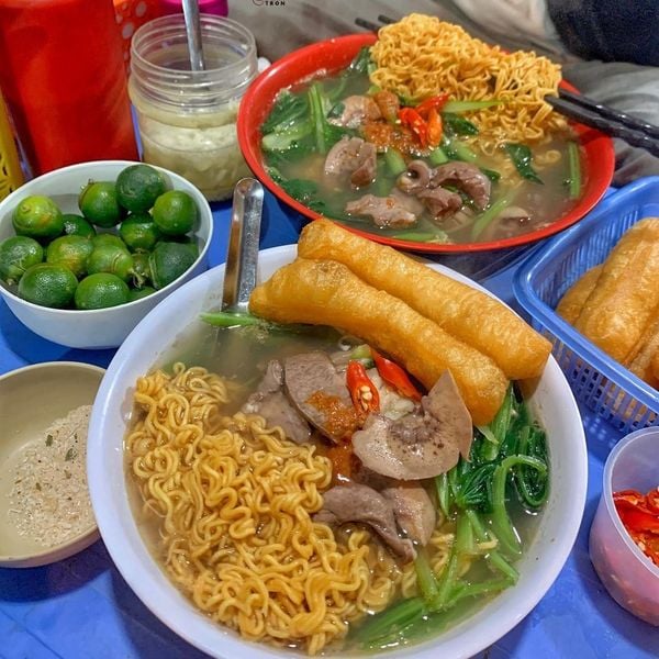 10 quán mì chua cay tim cật dọc khắp Hà Nội, ăn ngay cho bõ đợt lạnh giữa tháng 5 - Ảnh 9.
