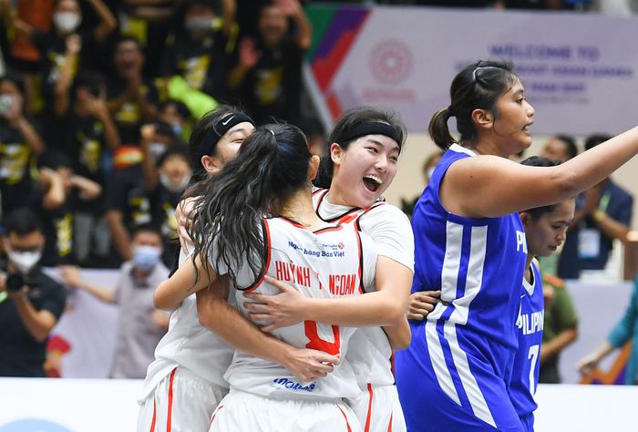Tiếp bước đồng nghiệp nữ, đội tuyển bóng rổ nam Việt Nam giành chiến thắng lịch sử trước Philippines - Ảnh 1.