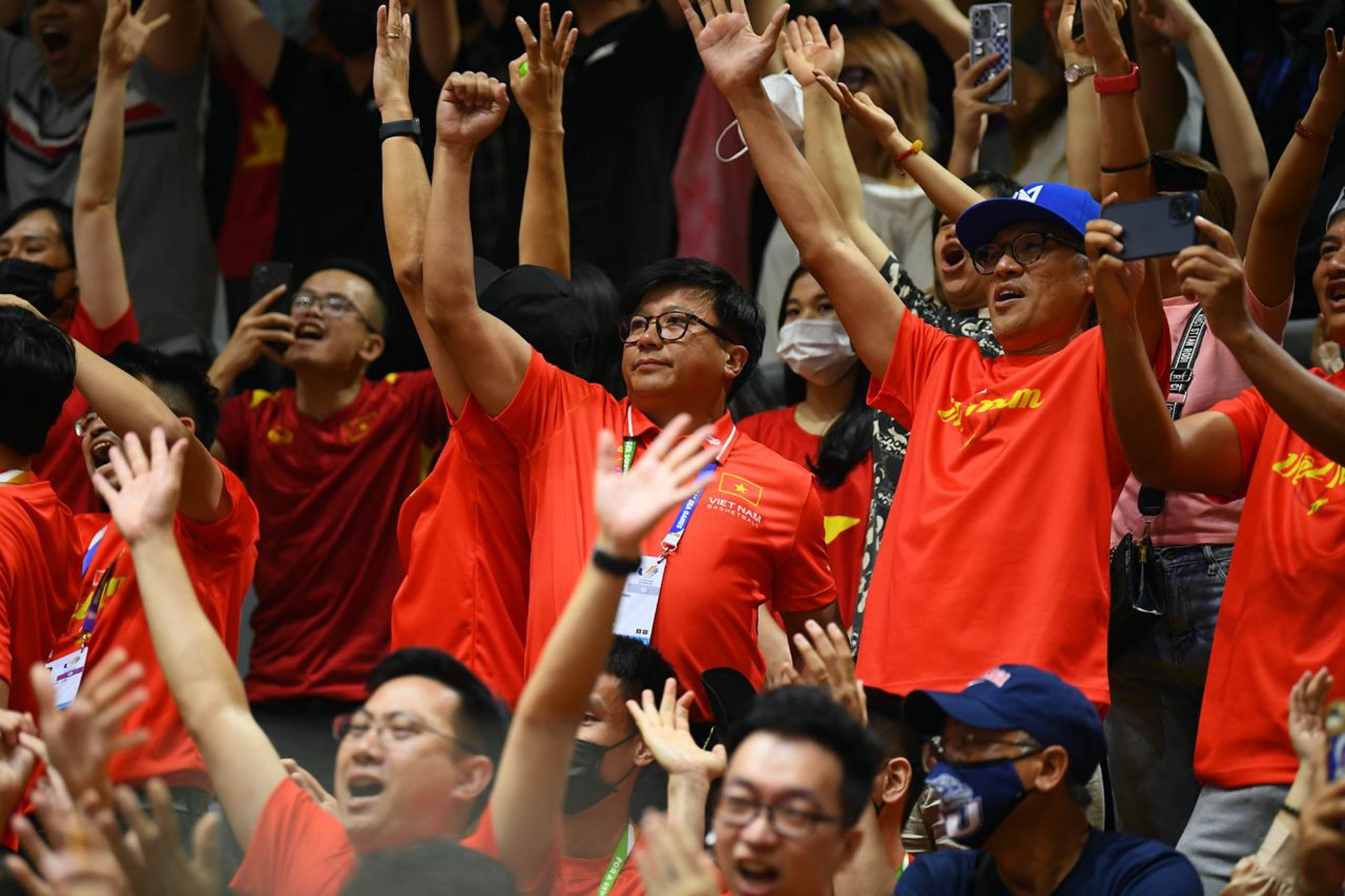 Tiếp bước đồng nghiệp nữ, đội tuyển bóng rổ nam Việt Nam giành chiến thắng lịch sử trước Philippines - Ảnh 10.