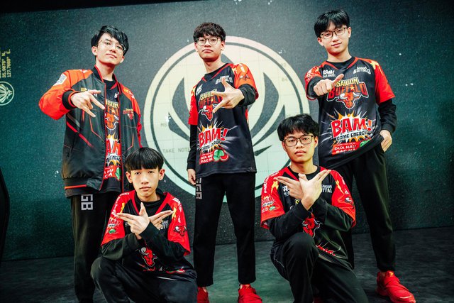 SGB ​​reached the top 6, BLV Hoang Luan was upset with the evaluations of international League of Legends about VCS before MSI 2022 - Photo 1.