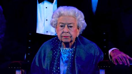 Biểu cảm độc lạ của Nữ hoàng Anh trong sự kiện đầu tiên mừng đại lễ Bạch Kim gây bão truyền thông - Ảnh 5.