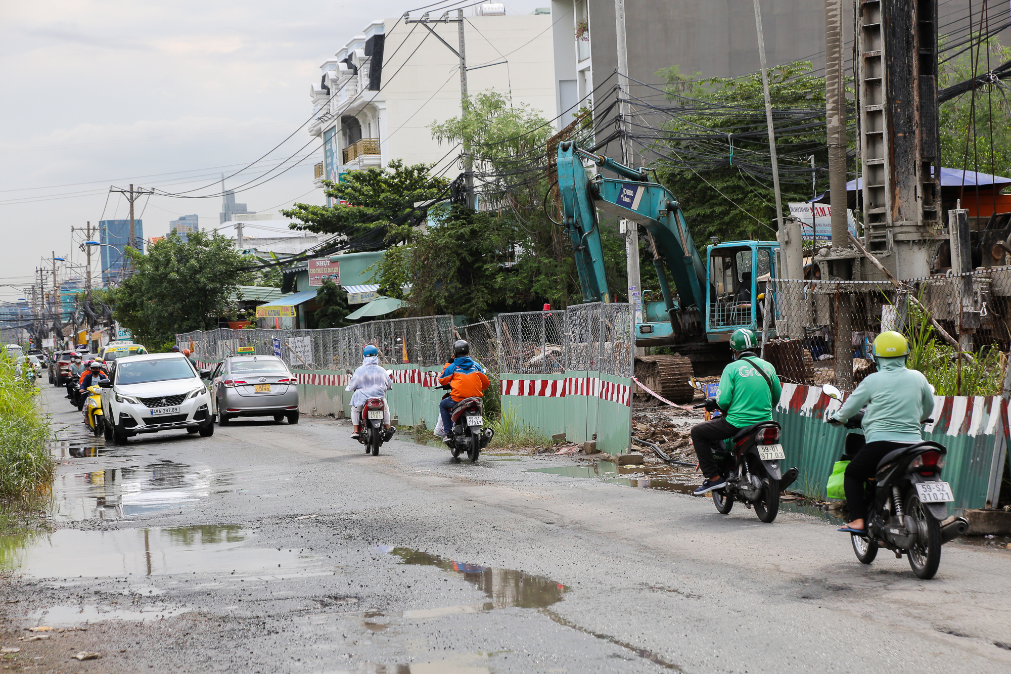 Cận cảnh 2,5km đường giá 800 tỉ ở TP.HCM được tái thi công sau 7 năm: Người dân phấn khởi - Ảnh 11.