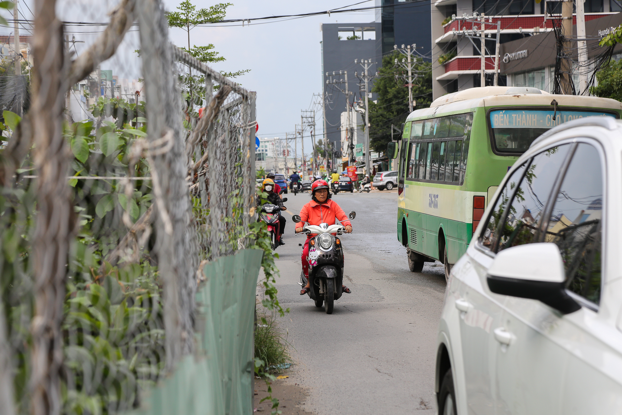 Cận cảnh 2,5km đường giá 800 tỉ ở TP.HCM được tái thi công sau 7 năm: Người dân phấn khởi - Ảnh 9.