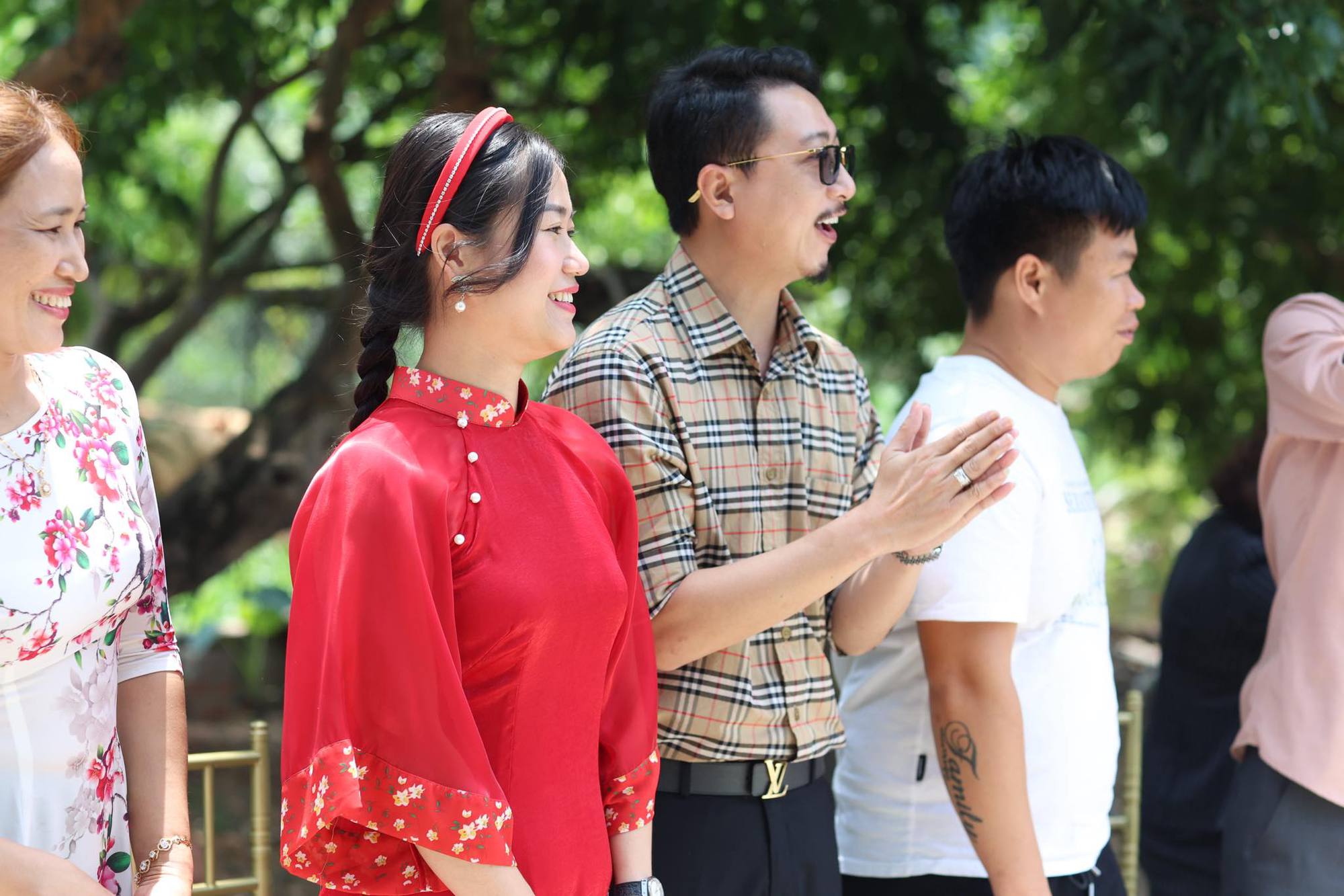 L&acirc;m Vỹ Dạ v&agrave; d&agrave;n sao dự đ&aacute;m cưới Mạc Văn Khoa ở Hải Dương  - Ảnh 16.