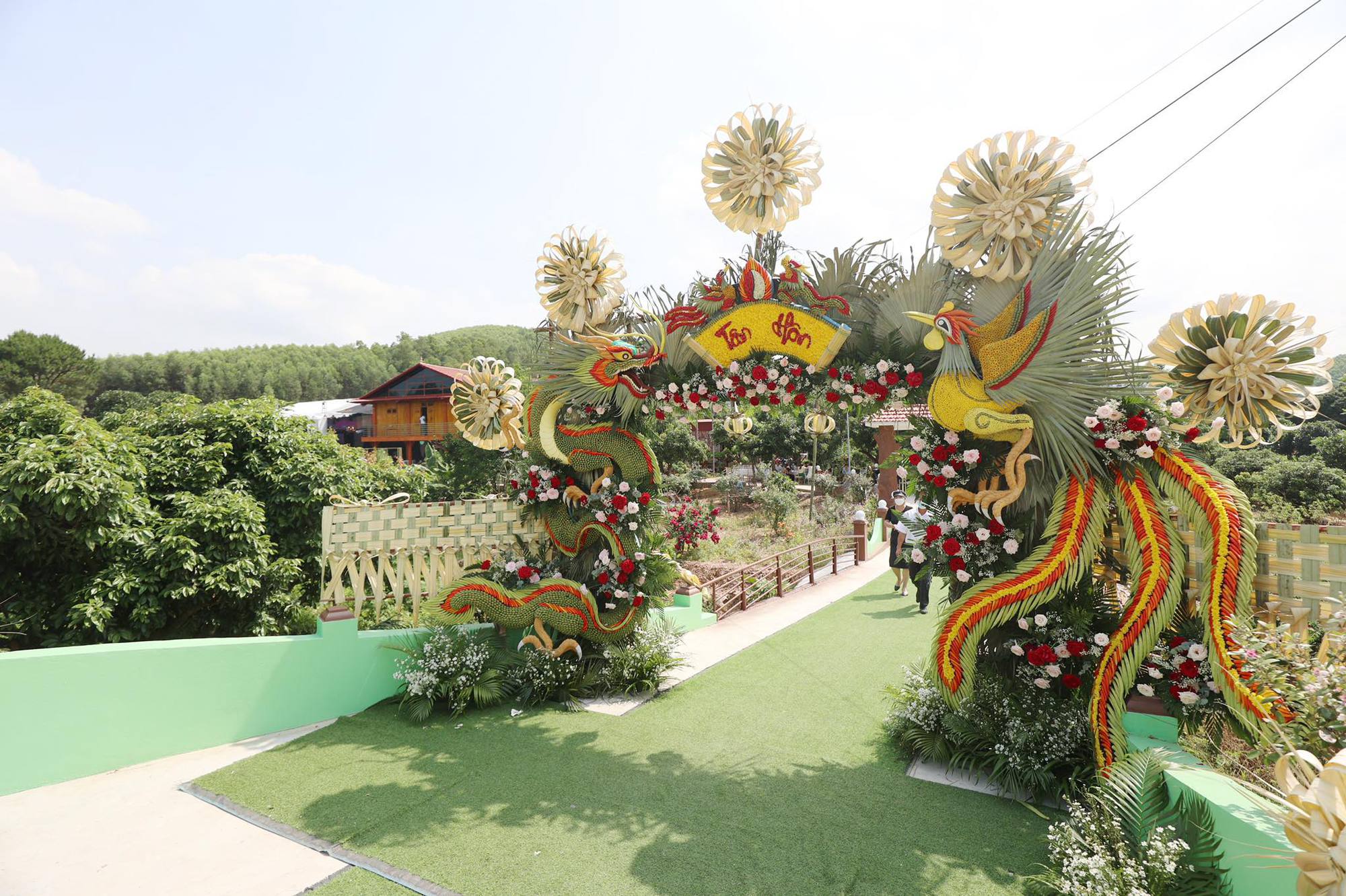 L&acirc;m Vỹ Dạ v&agrave; d&agrave;n sao dự đ&aacute;m cưới Mạc Văn Khoa ở Hải Dương  - Ảnh 4.