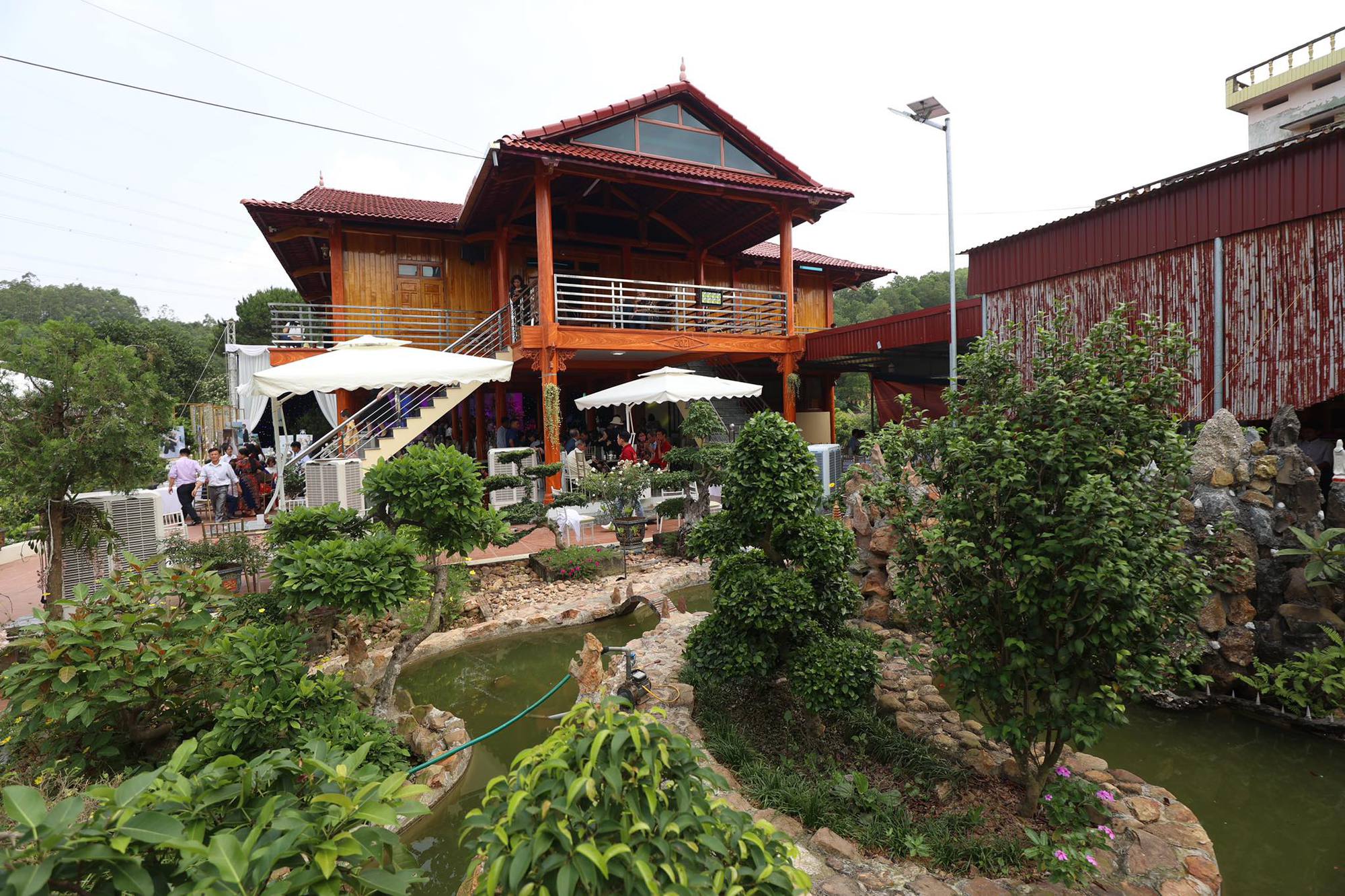 L&acirc;m Vỹ Dạ v&agrave; d&agrave;n sao dự đ&aacute;m cưới Mạc Văn Khoa ở Hải Dương  - Ảnh 10.