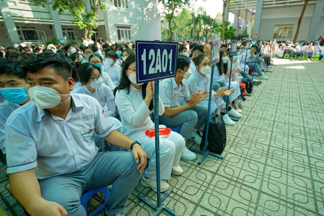 Ho Chi Minh City plans to increase tuition fees 5 times: Does increasing tuition fees increase the quality of education?  - Photo 1.