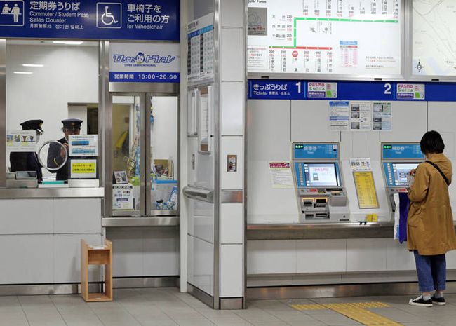 Traveling to Japan, female tourists are amazed with the unique underground rules - Photo 3.