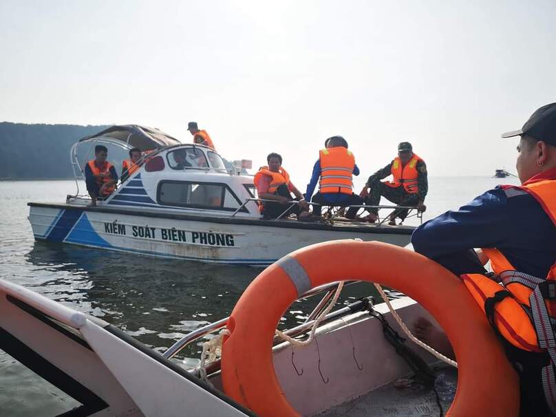 Found the bodies of two siblings who drowned while swimming in the sea in Thanh Hoa - Photo 1.