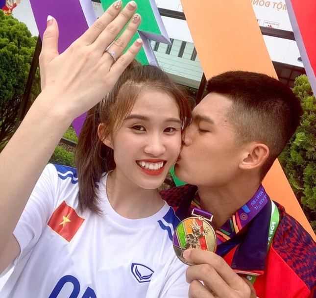 After the marriage proposal at the 31st SEA Games, Nguyen Tien Trong wrote a sweet letter to his fiancée - Photo 1.