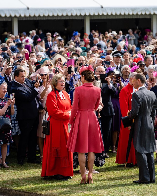 Công nương Kate thay mặt Nữ hoàng Anh dự sự kiện đình đám, tạo ra khoảnh khắc đặc biệt chưa từng thấy - Ảnh 4.