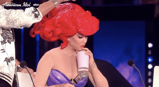 Katy Perry hoá… nàng tiên cá ngã sóng soài ngay trên truyền hình - Ảnh 6.