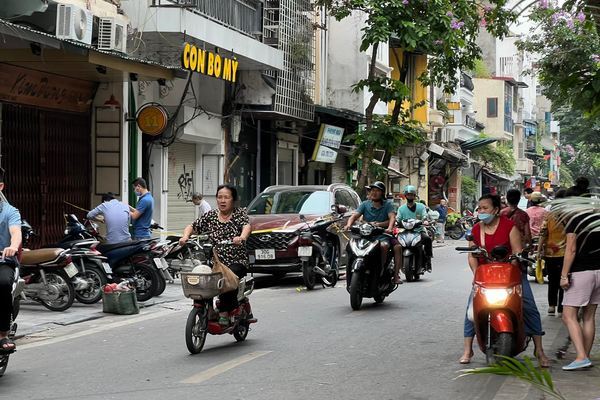 Làm rõ nghi vấn người đàn ông cầm súng gây rối ở phố cổ lúc rạng sáng - Ảnh 2.