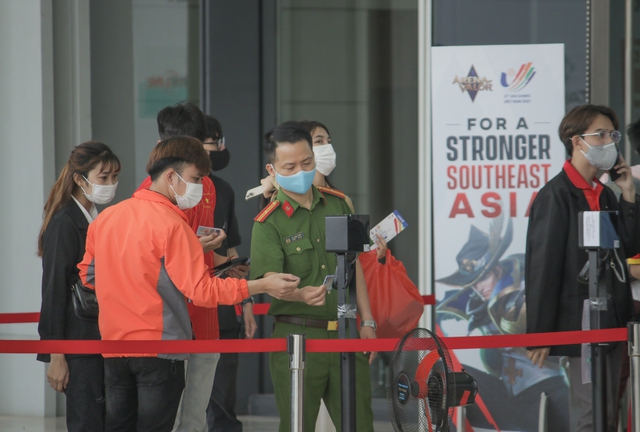 Vietnam's Lien Quan had its first victory at SEA Games 31, and Lien Quan's female fans were on fire on the opening day!  - Photo 4.