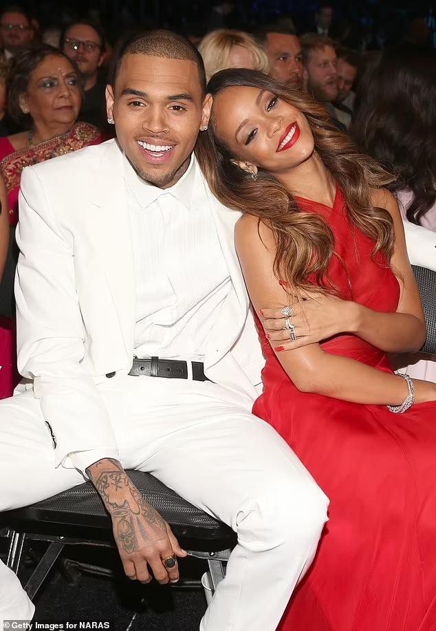 Ca sĩ tỷ phú Rihanna sinh con trai, động thái của tình cũ Chris Brown gây chú ý - Ảnh 5.