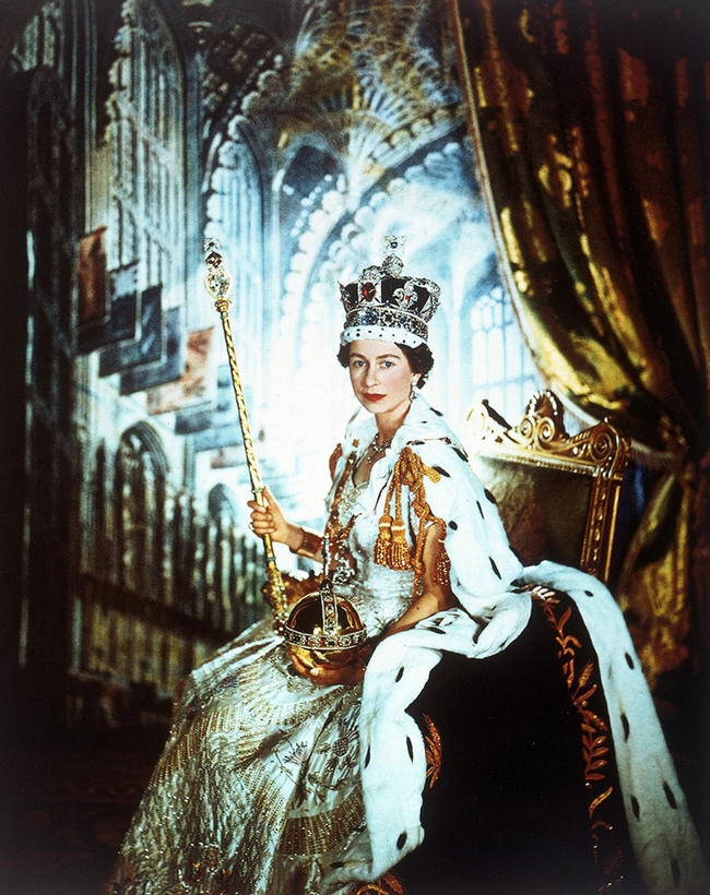 Sự thật đáng kinh ngạc về chiếc váy mang tính lịch sử của Nữ hoàng Anh trong lễ đăng quang cách đây 70 năm - Ảnh 5.